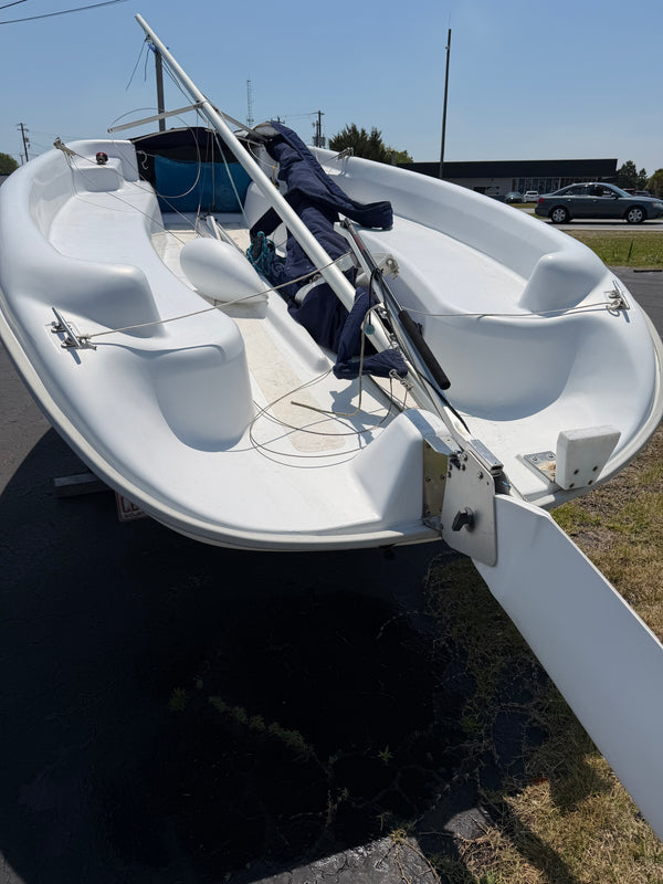 Hunter 170 Sailboat and Trailer